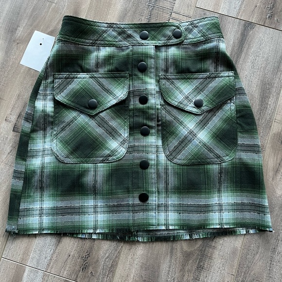 NWT- Urban Outfitters. Gorgeous green plaid mini skirt. XS. Super cute ☺️ - Picture 1 of 8